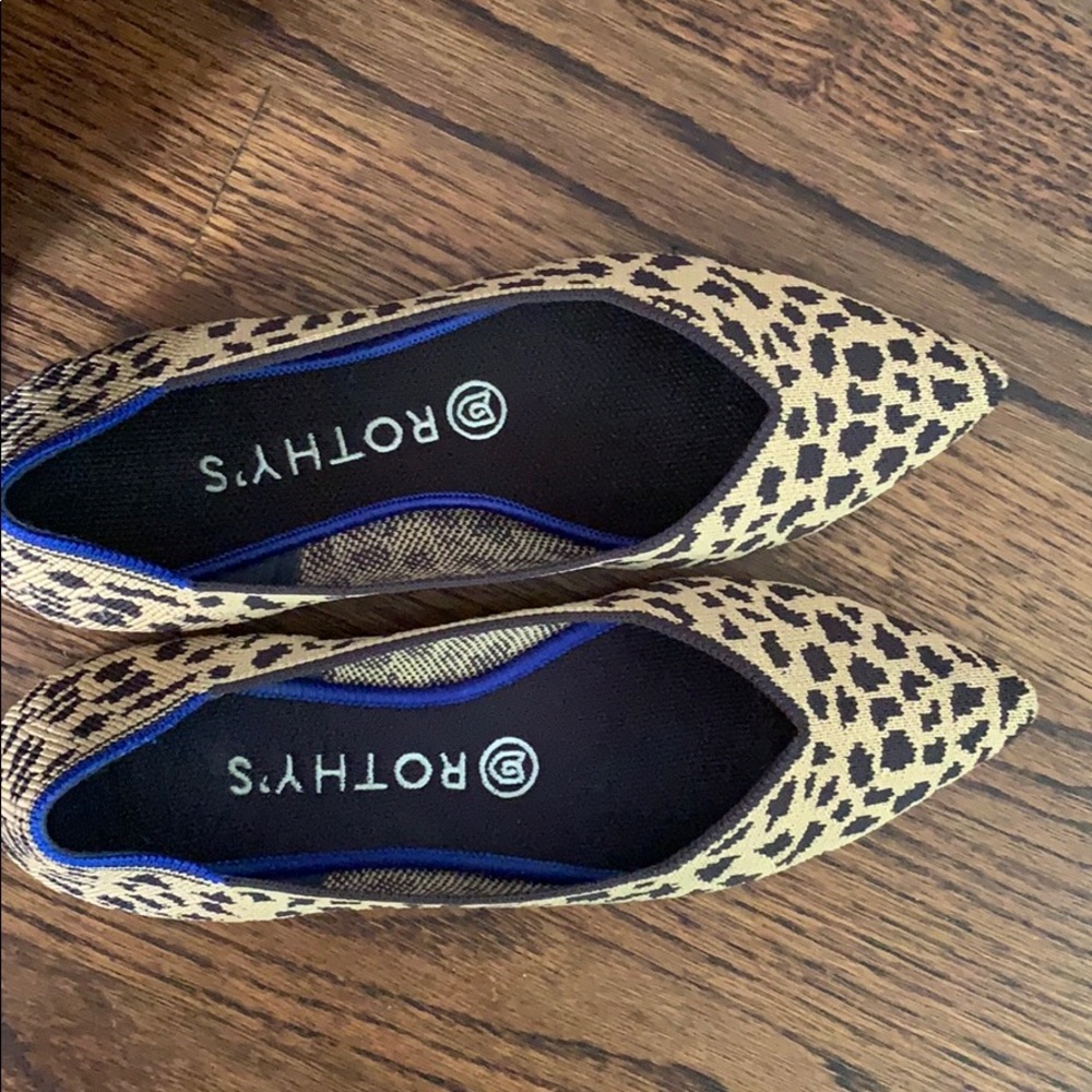Leopard print pointy toe rothy’s